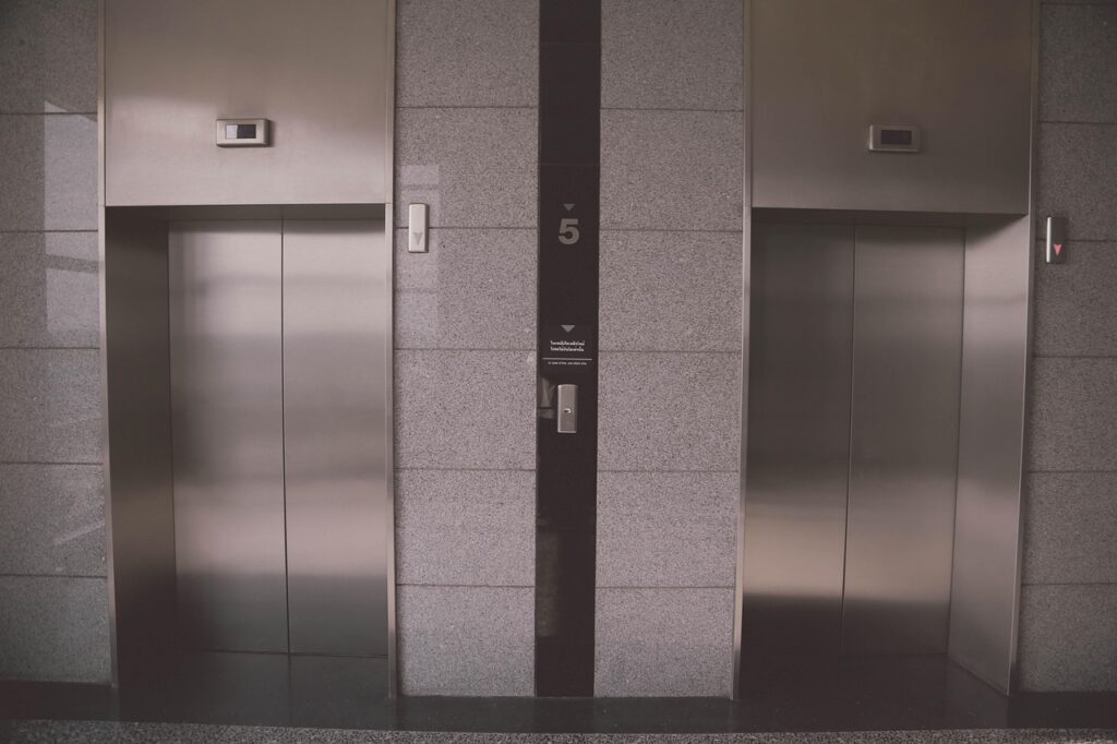 elevator 939515 1280